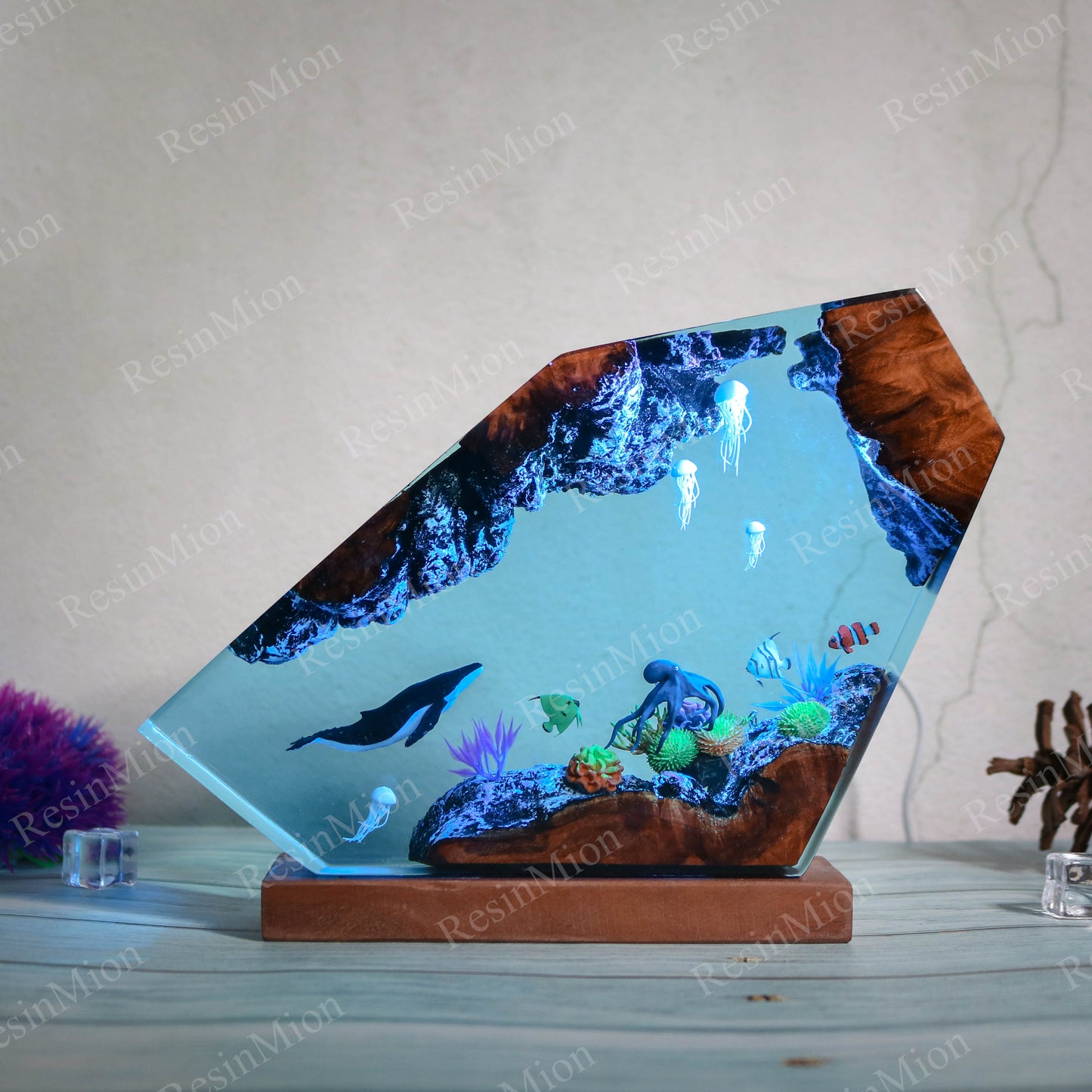 Whales resin lamp 3