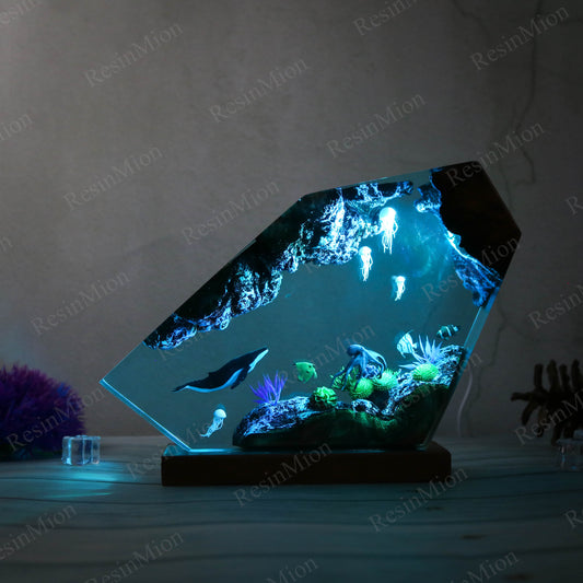 Whales resin lamp 3