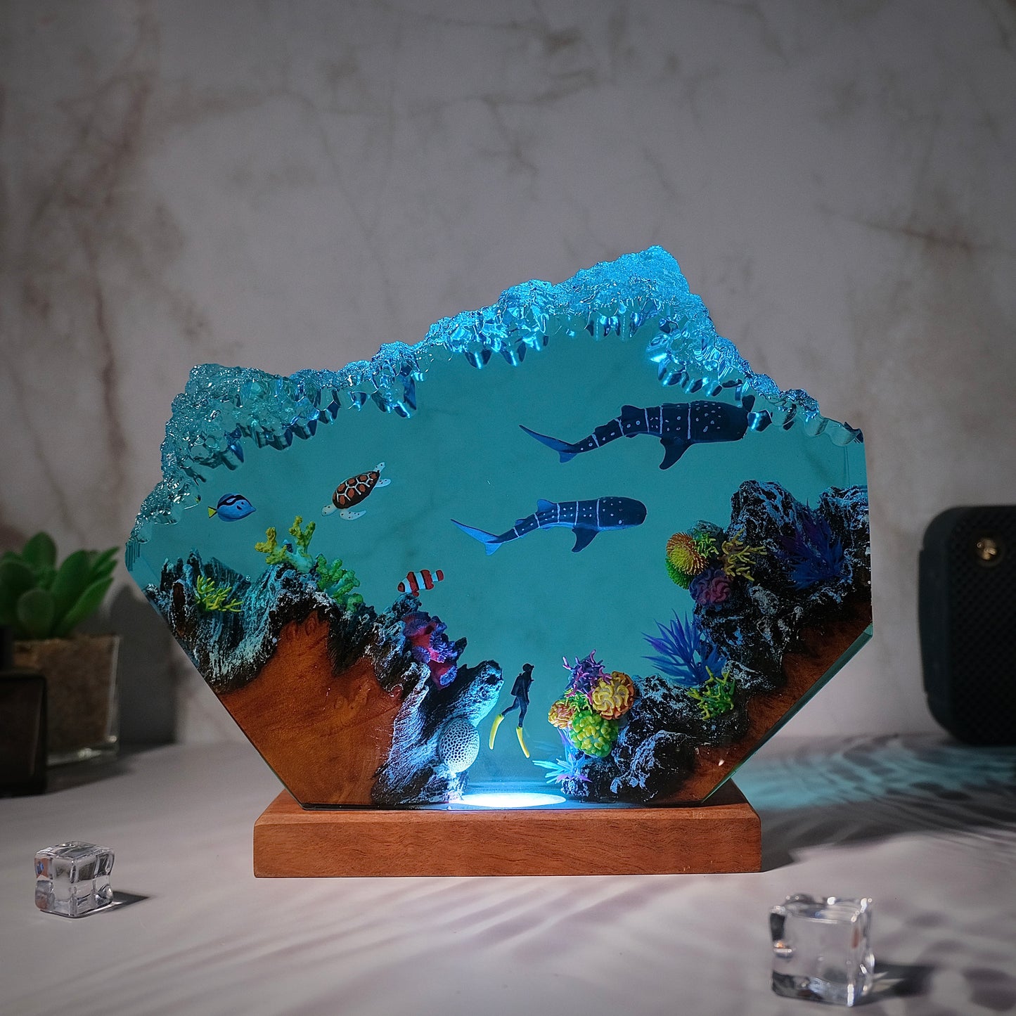 Whale Resin lamp