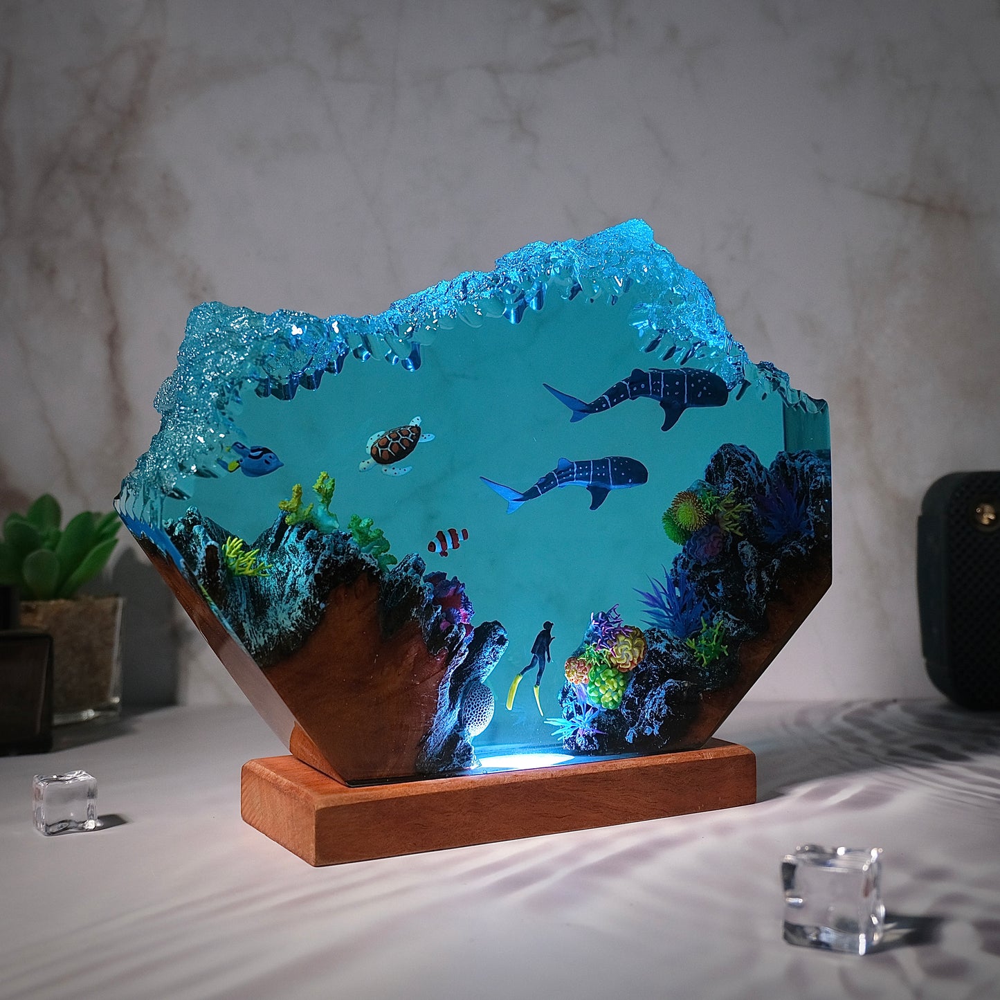 Whale Resin lamp