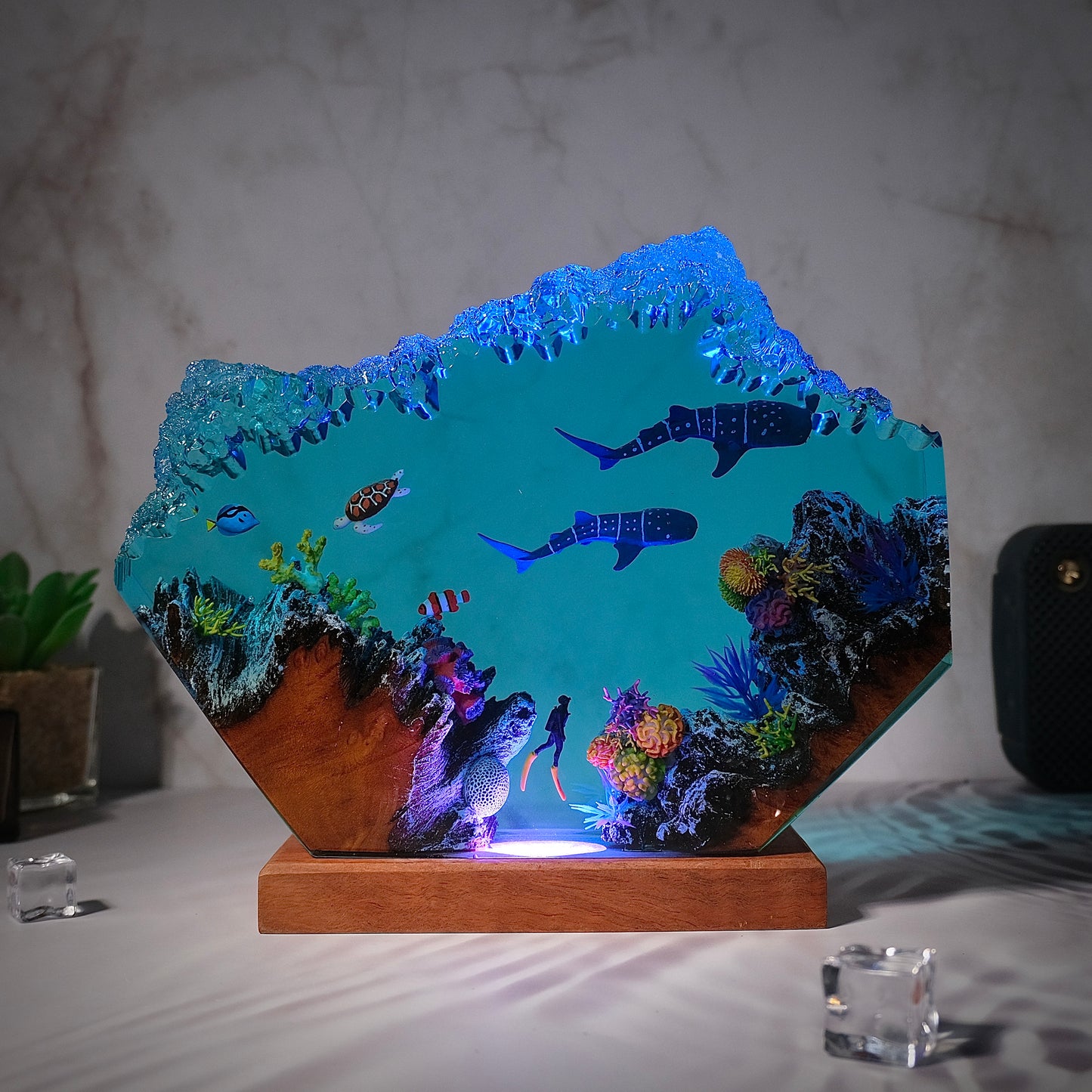 Whale Resin lamp