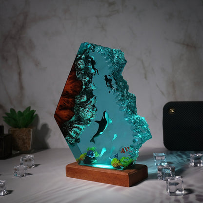 Killer whales and divers Resin lamp