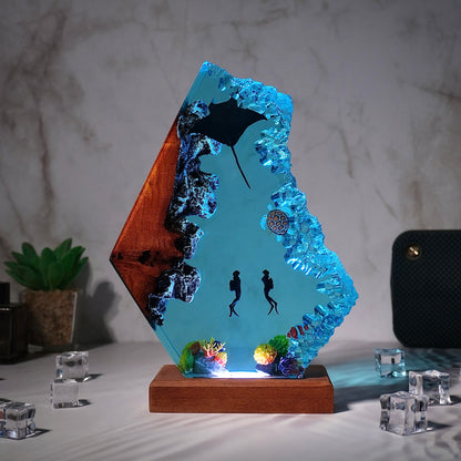 Resin lamps for stingrays and turtles