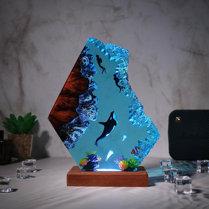 Killer whales and divers Resin lamp