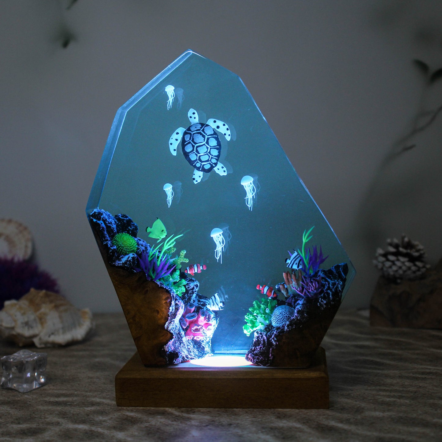 Sea turtle resin lamp