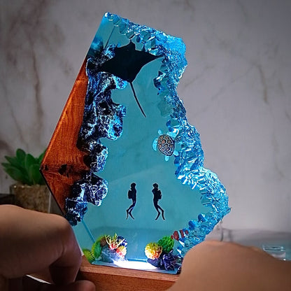 Resin lamps for stingrays and turtles