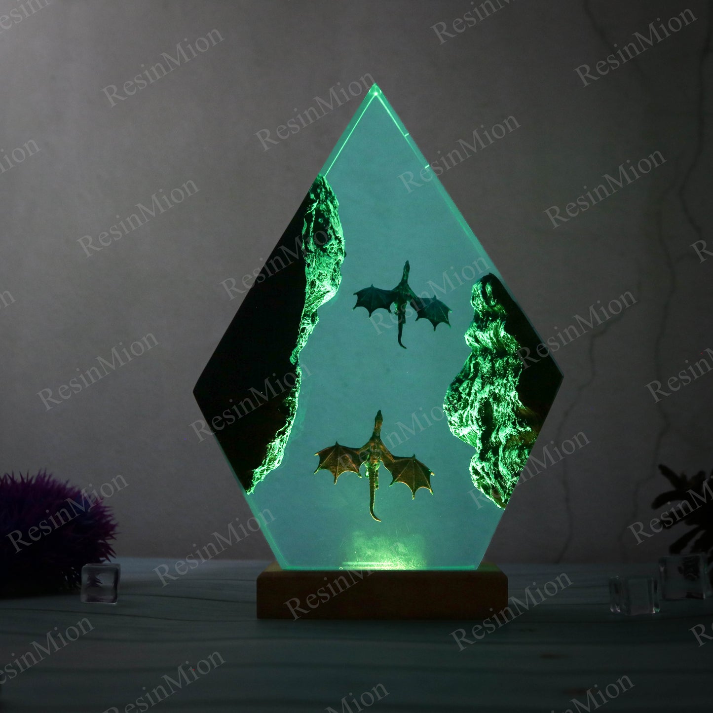 Dragons fly in Resin lamp